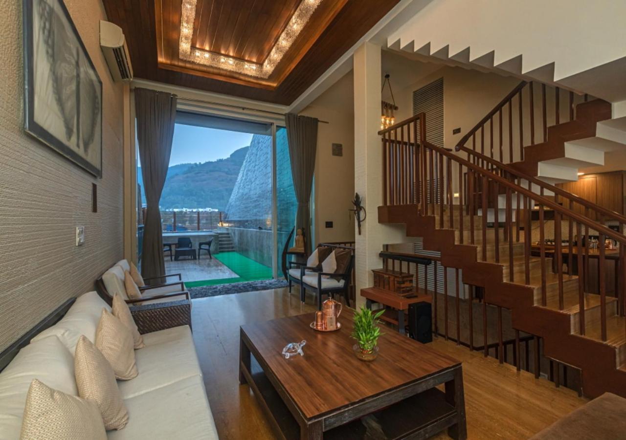 Saffronstays Urja, Lonavala - Private Villa With 2 Pools, Spa Room, Private Elevator & Waterfall Exterior foto